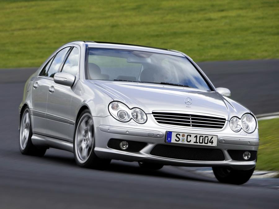  Mercedes-Benz C55 AMG 2005 года  (фото 2 из 37)
